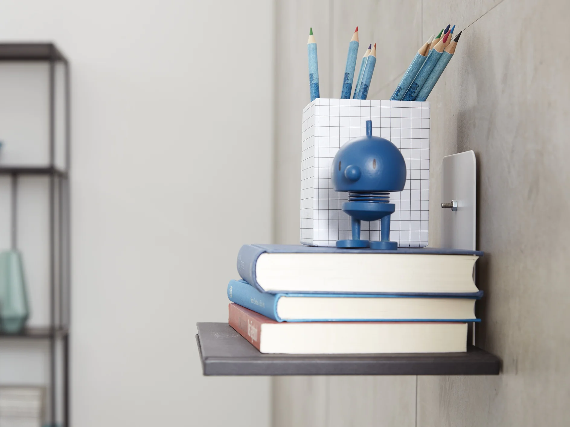 tesa_77905_adhesive_screw_bookshelf_mood_001