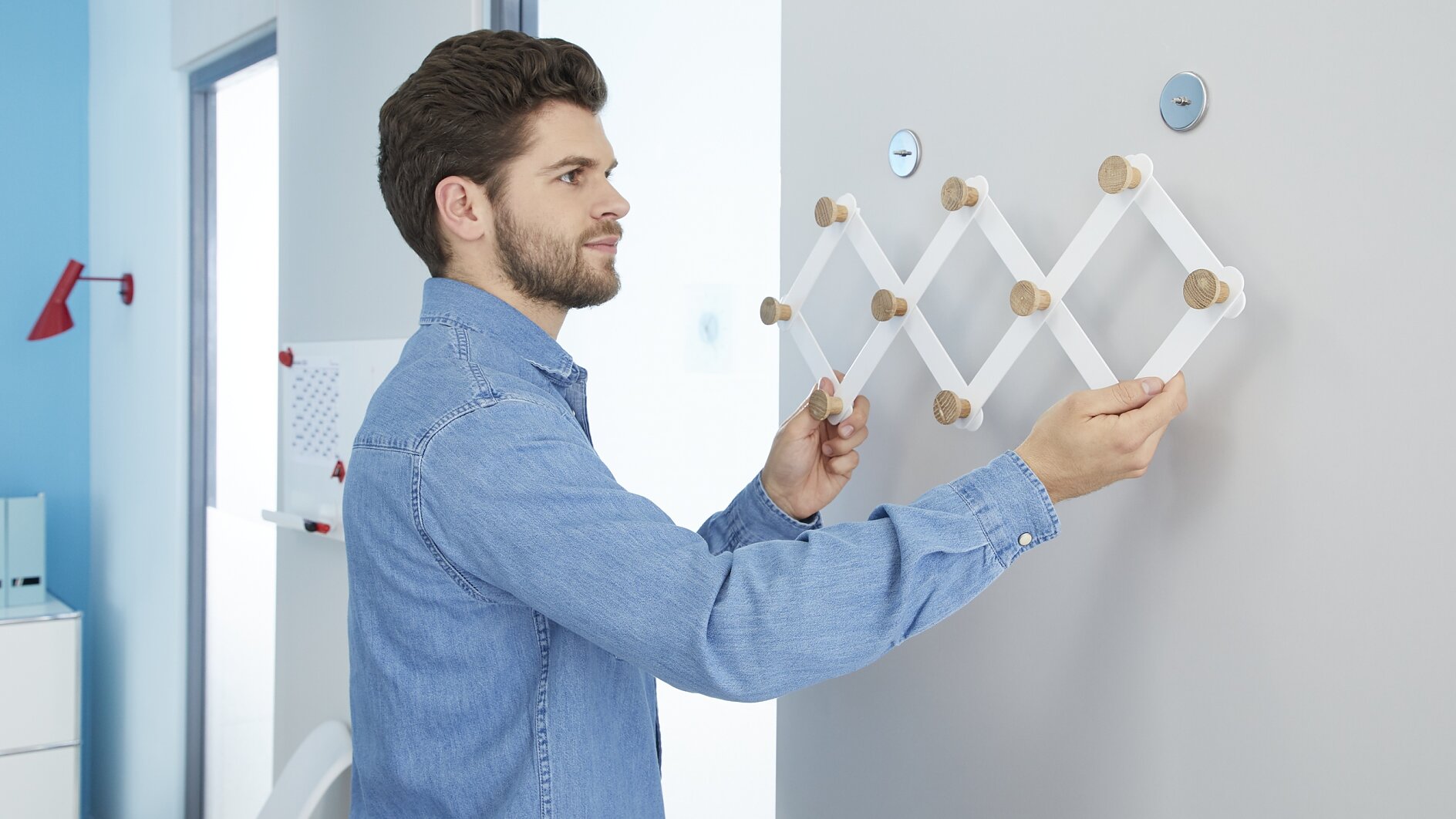 Garderobe ohne Bohren: So befestigst du sie ganz einfach