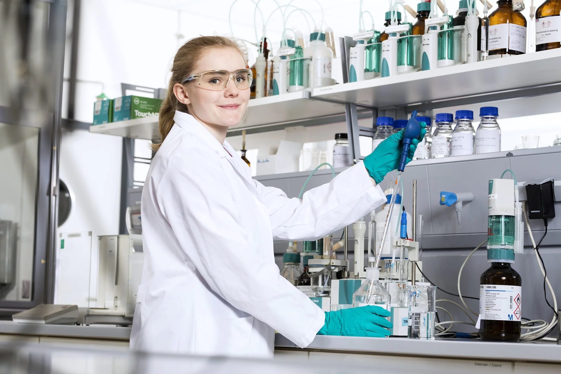 Dieser Beruf zeichnet sich vor allem durch seinen interessanten Mix aus Technik und Chemie aus.