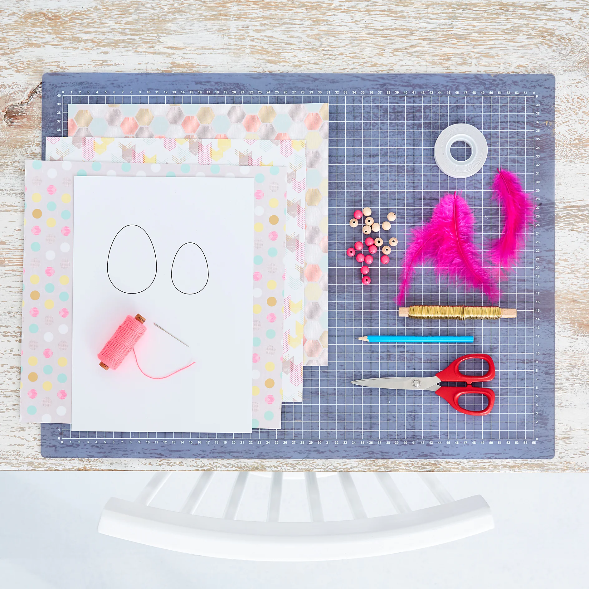 tesa Trendpapier Ostern / Idee 4: Ei-Anhänger tesa Trendpapier Ostern / Idee 4: Ei-Anhänger