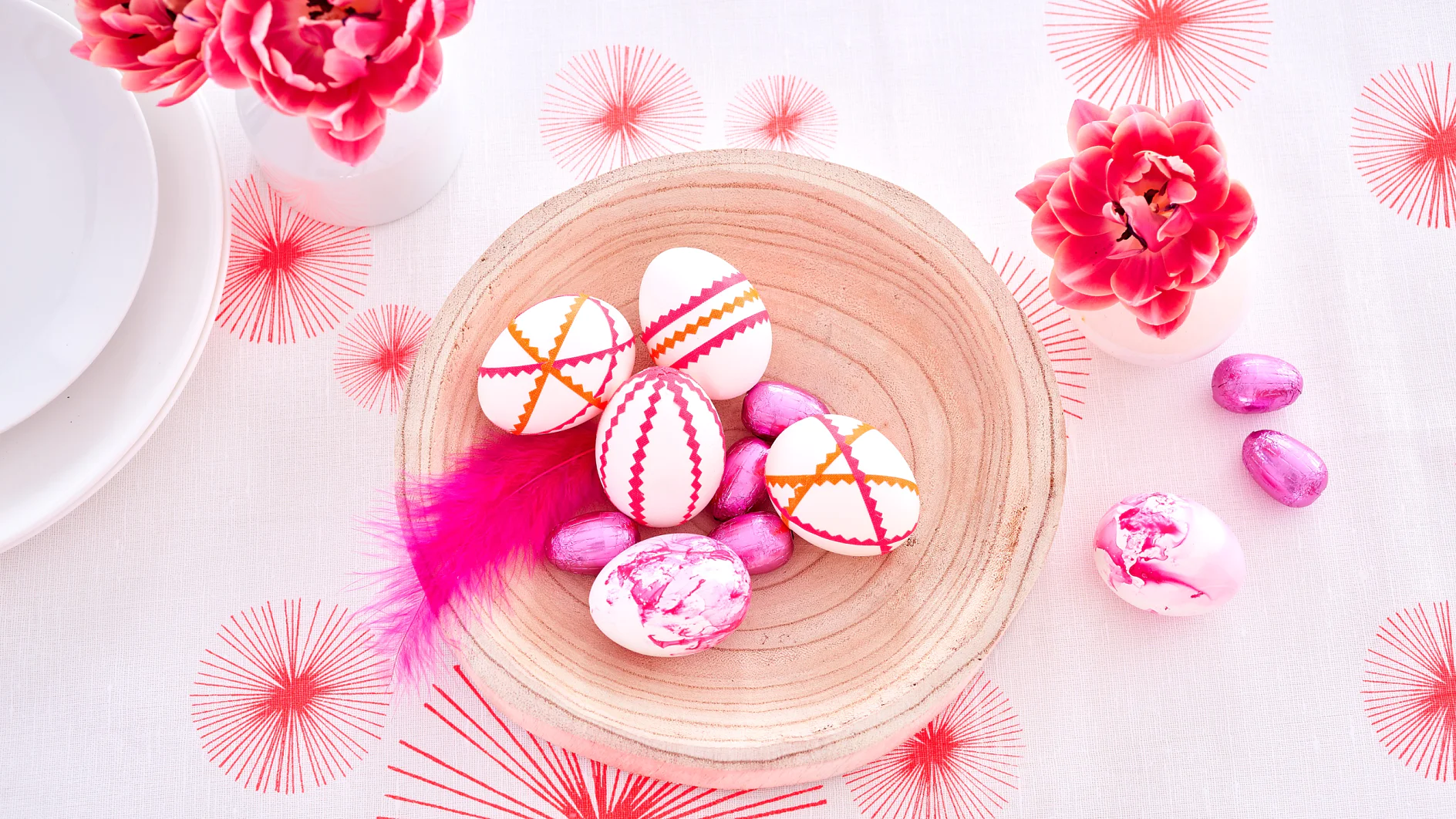 tesa Trendpapier Ostern / Idee 5: Neon-Eier / Cross lead