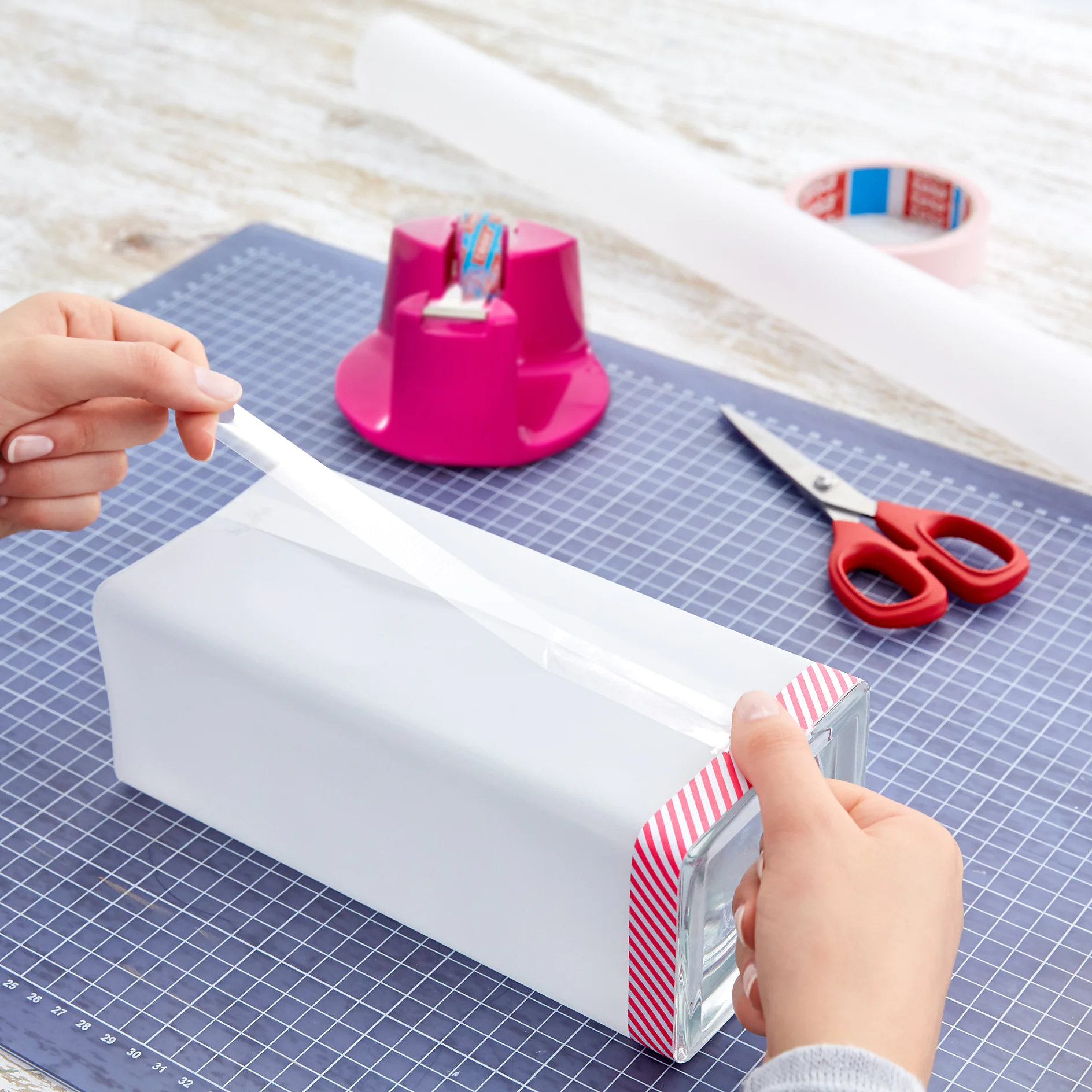 tesa Trendpapier Ostern / Idee 2: Hasen-Windlichter / Schritt 6