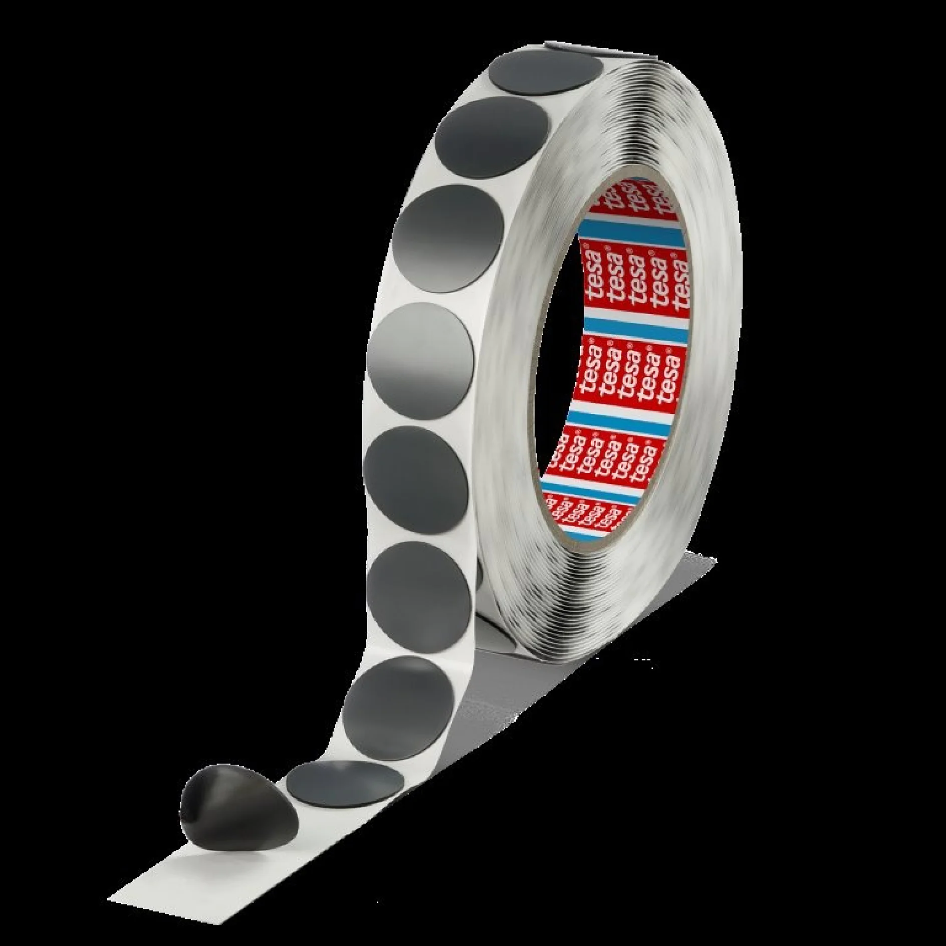 Eine Rolle Tesa-Klebeband mit kreisrunden schwarzen Aufklebern. Die Rolle ist teilweise abgewickelt, so dass die Aufkleber in einer Reihe zu sehen sind. Das Innere der Rolle ist sichtbar und zeigt ein rot-weißes Muster mit dem Wort „Tesa“. (This text has been generated by AI)