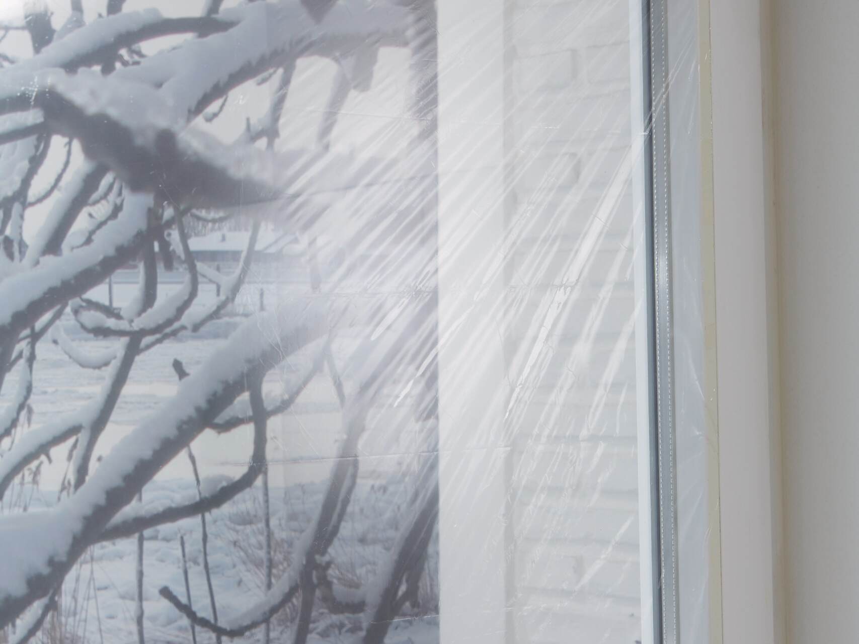 tesamoll Fensterisolierfolie Thermo Cover - Fensterfolie hilft beim  Energiesparen 