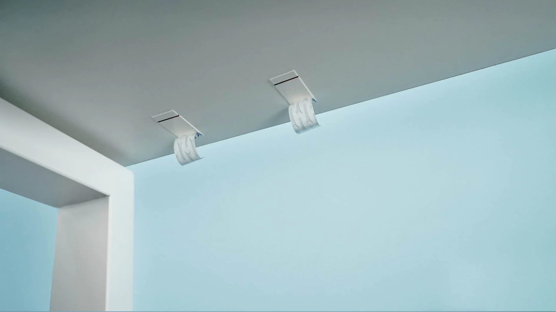 Mehrfachsteckdose verstecken, Step 3: tesa® Powerstrip ohne Schutzfolie