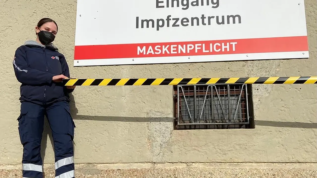 Vom Norden bis in den Süden Deutschlands: auch das bayrische Impfzentrum in Kempten konnte sich über eine Tape Spende von tesa freuen.