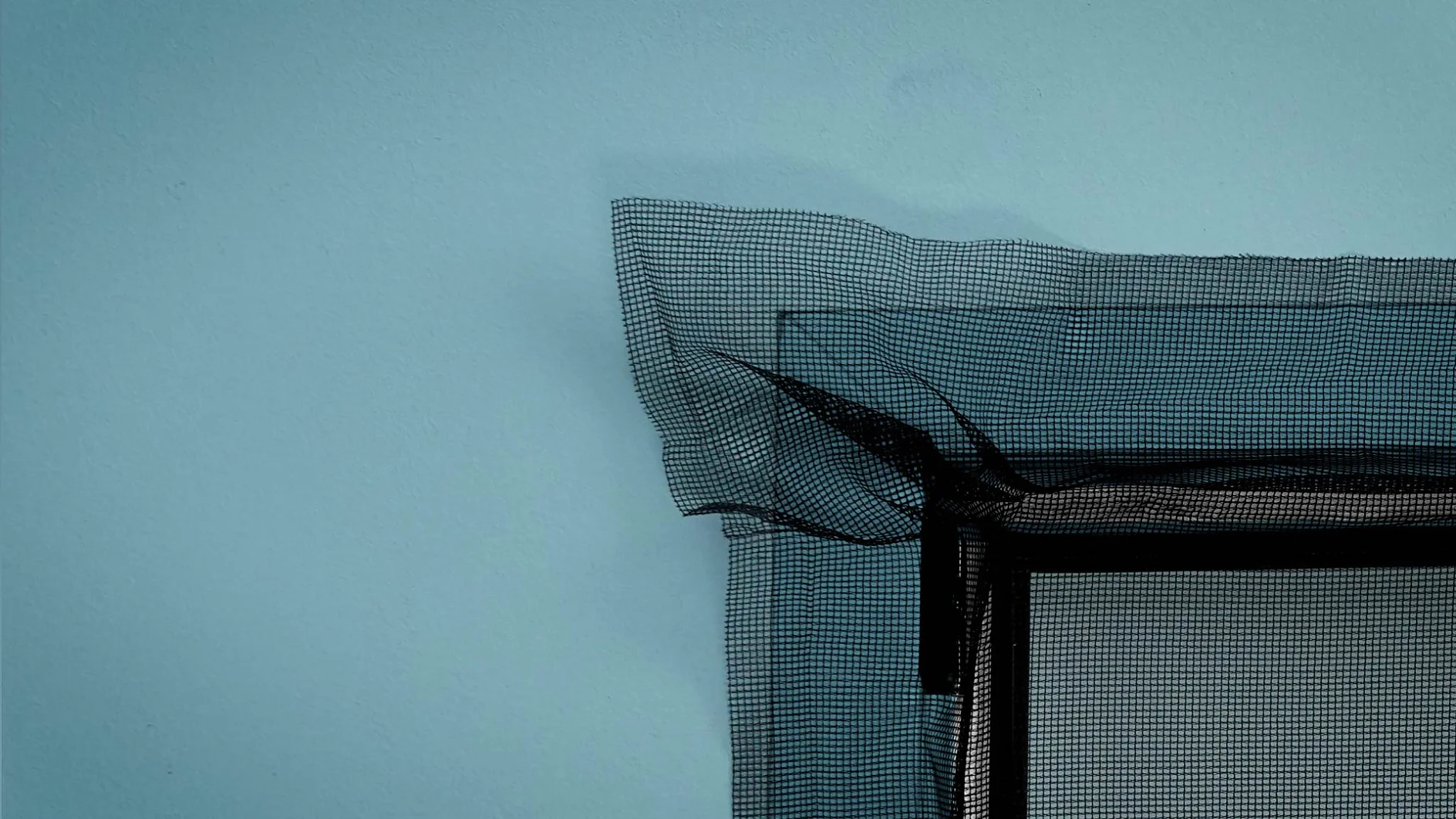 Fliegengitter Montage Anleitung, Step 3: Netz auf dem Klettband