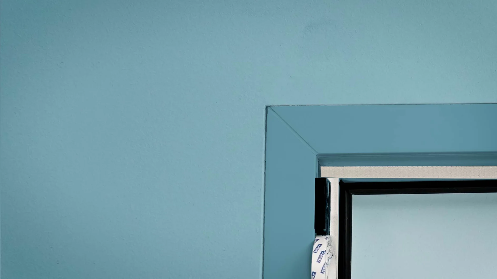 Fliegengitter Montage Anleitung, Step 2: Klettband im Rahmen