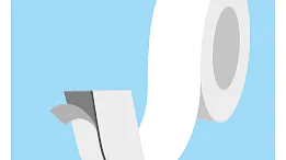 Abbildung einer Rolle weißen Tesabands, die sich vor einem hellblauen Hintergrund abrollt. Das Tesaband hat eine graue Klebeseite, die sichtbar wird, wenn sich das Ende von der Rolle ablöst. Die Rolle ist zylindrisch und teilweise abgewickelt. (This text has been generated by AI)