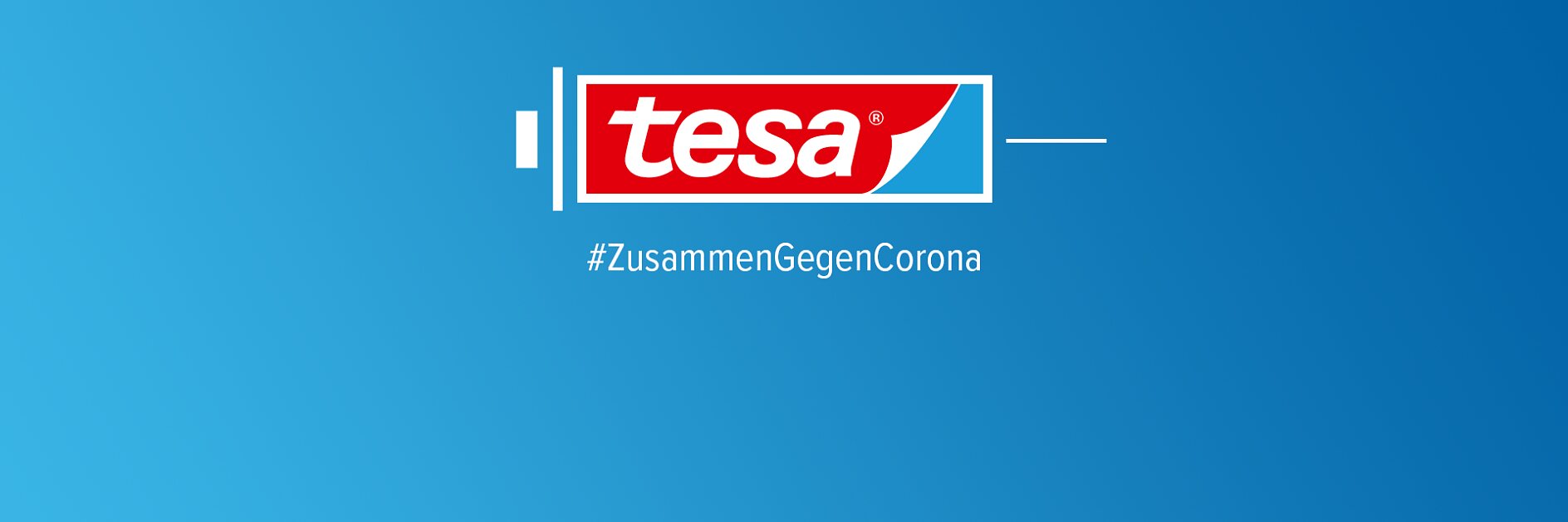 Auf blauem Hintergrund ist das Logo von tesa in Form eines Batteriesymbols zu sehen. Darunter steht in weißer Schrift der Hashtag #ZusammenGegenCorona. (This text has been generated by AI)