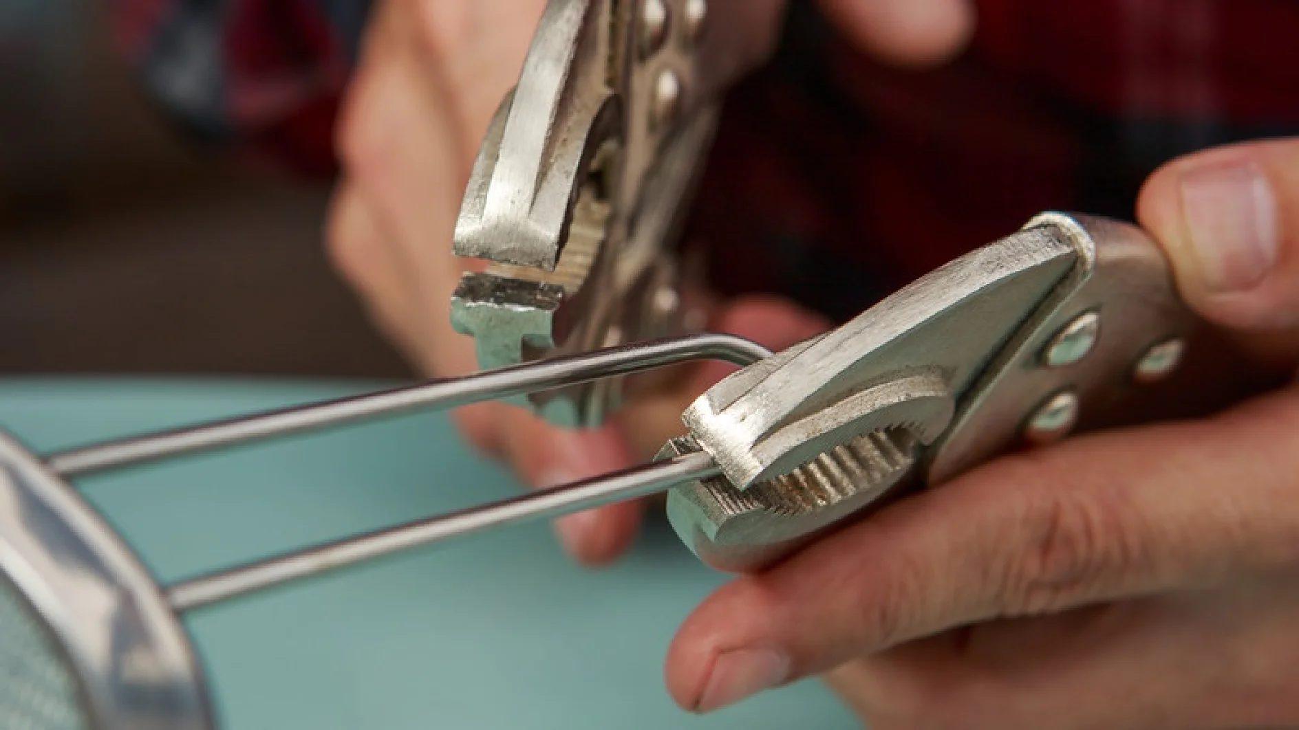 six9_800_Max_McMurdo_uses_pliers_to_bend_a_tea_strainer