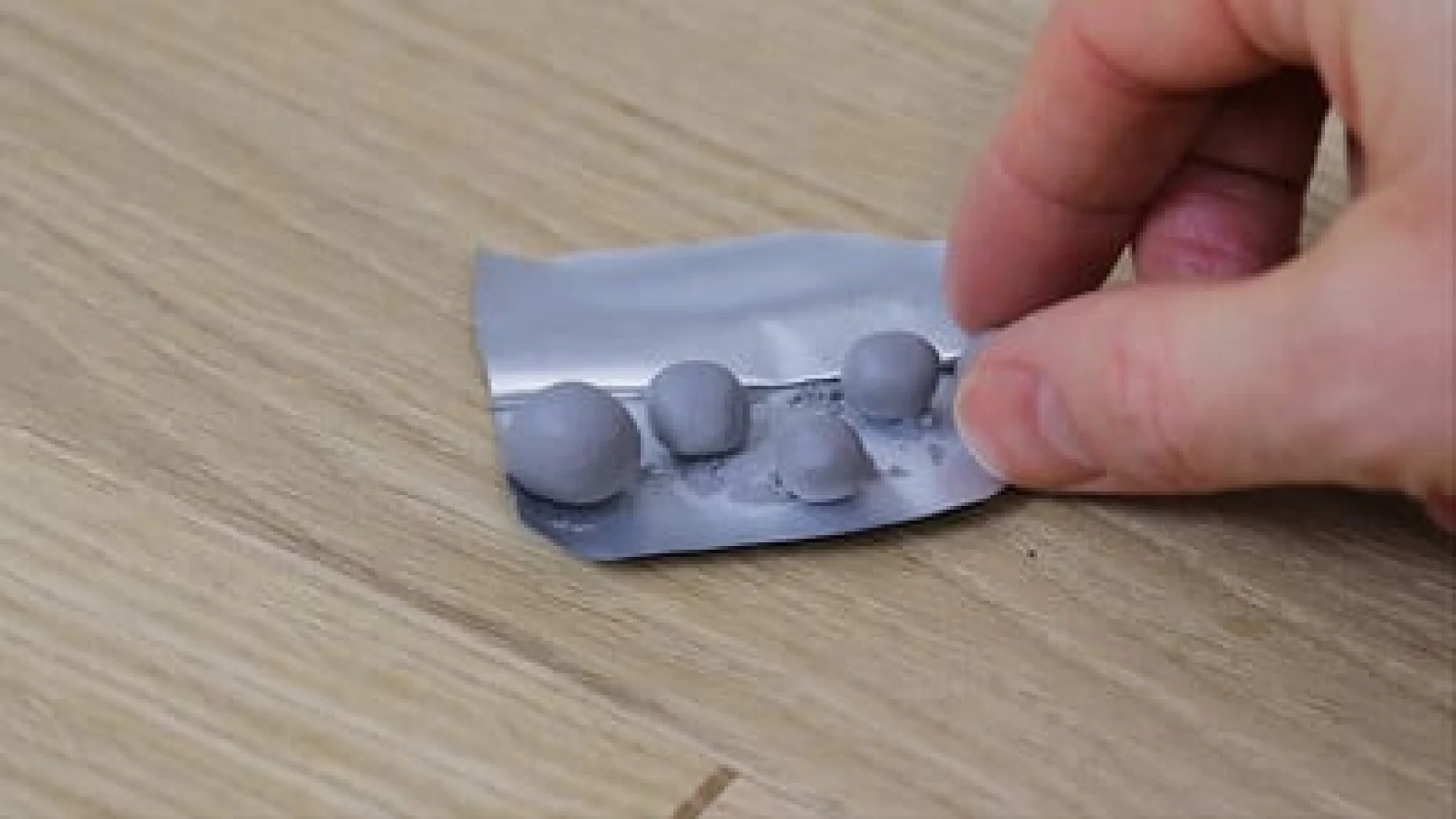 six9_400_Grey_balls_sugru