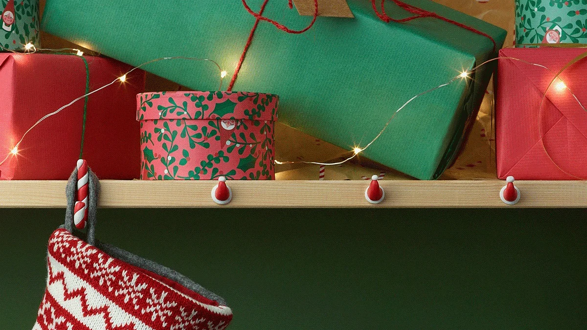 Sugru_stocking_hooks
