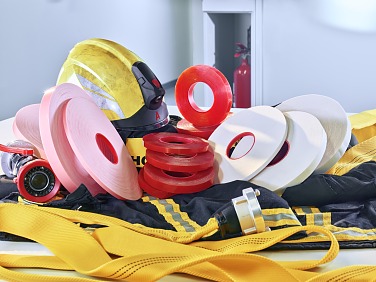 Das flammenhemmende Sortiment von tesa deckt bereits ein breites Spektrum an Anwendungen für verschiedene Branchen ab. Mit tesa® flameXtinct 45020 gibt es jetzt eine passende Lösung für die Luftfahrtindustrie.