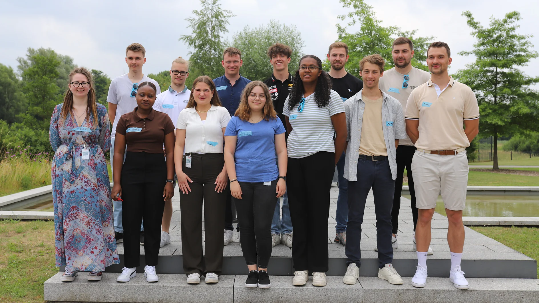 Vier Auszubildende und 12 dual Studierende haben am 01. September ihren ersten Tag bei der tesa SE.