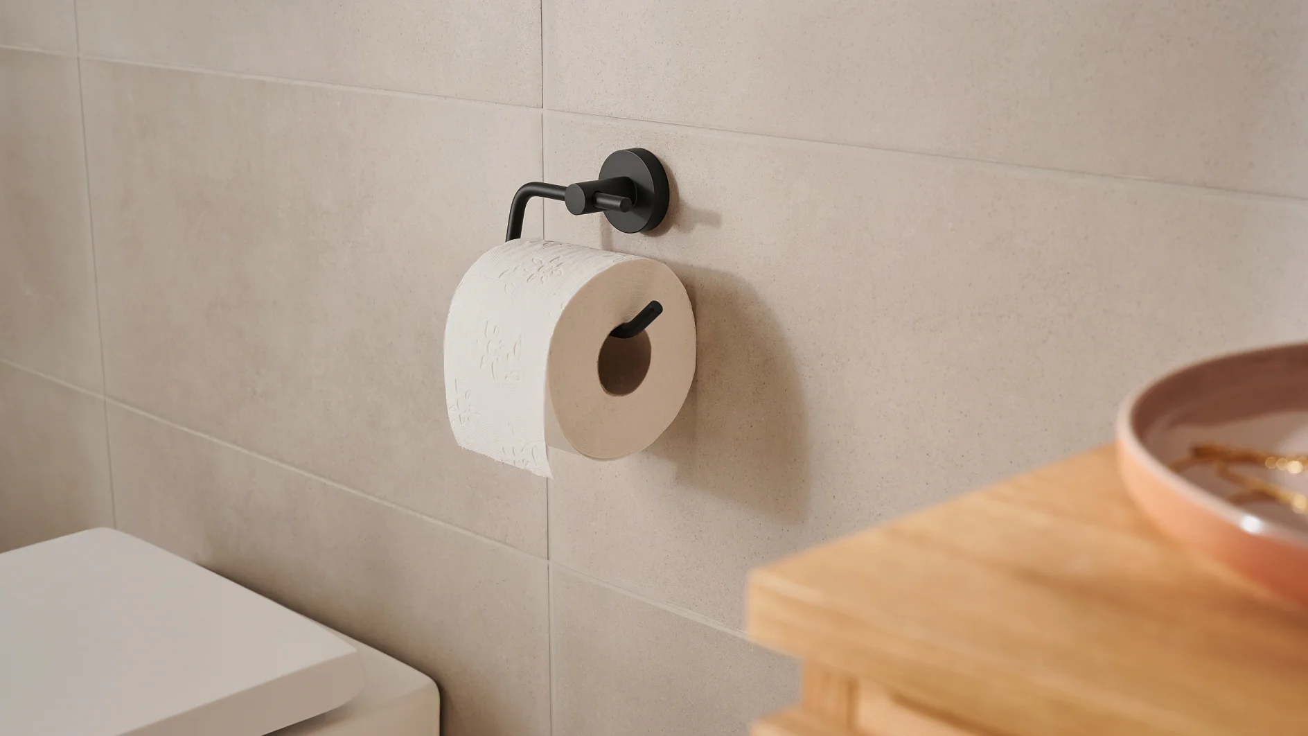 tesa-Moon-Black-Toilet-Roll-Holder-40560_mood