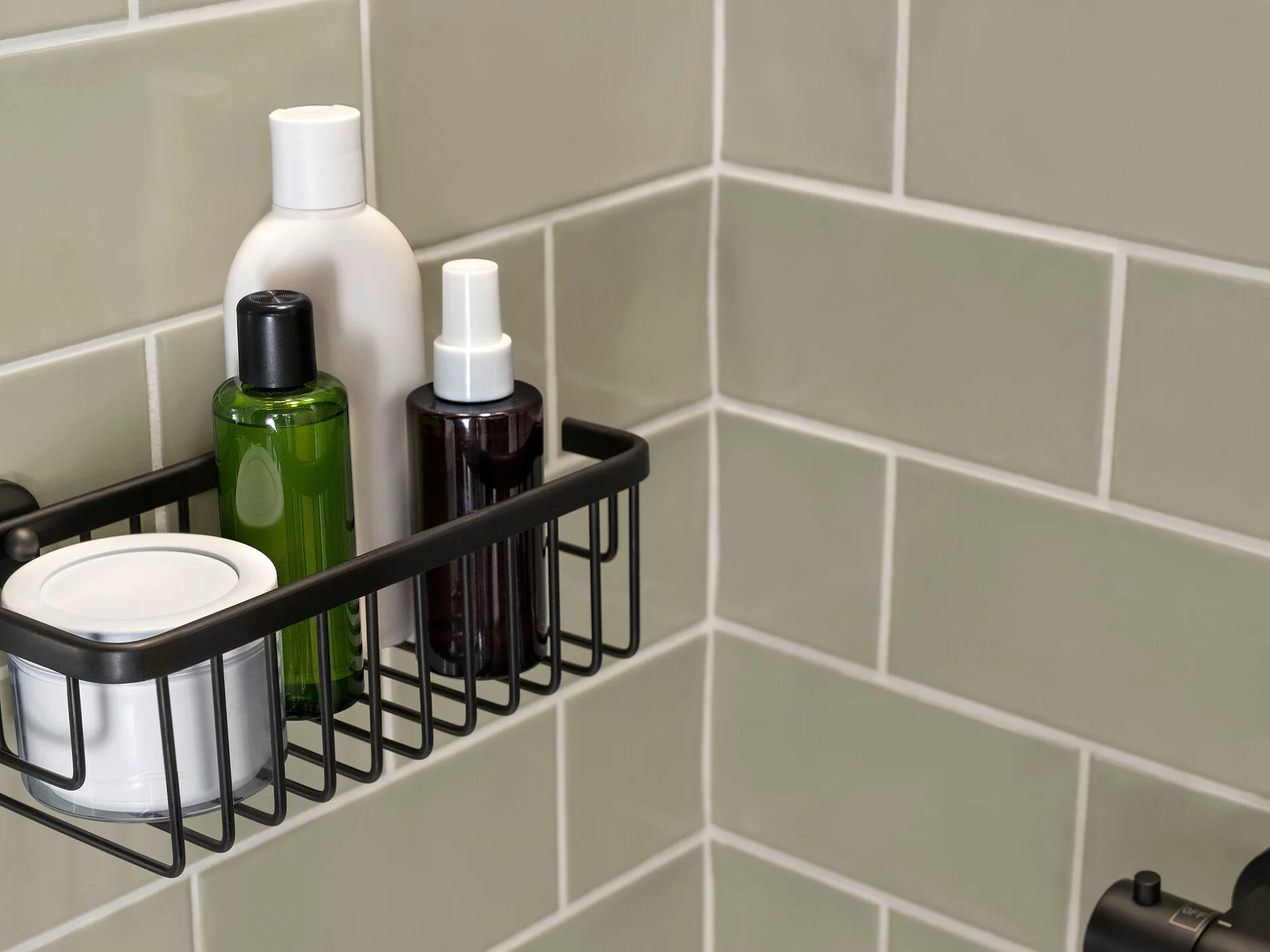 tesa_Aluxx_Moon_Black_Shower_Basket_Single_mood tesa_Aluxx_Moon_Black_Shower_Basket_Single_mood