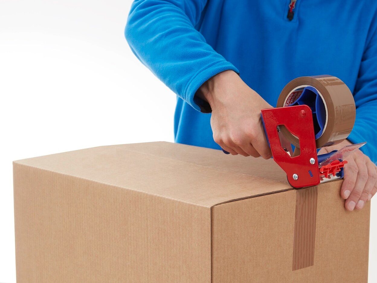 tesa-4195-high-performance-carton-saeling-tape-brown-step2of6-ap