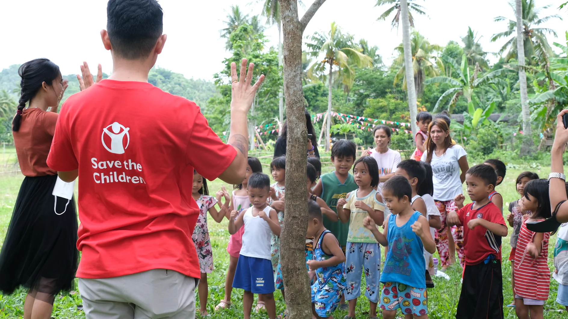 Children impacted by the Mayon Volcano eruption attend a psychosocial support session in Albay Province Philippines_c_Nico Chiong and Save the Children