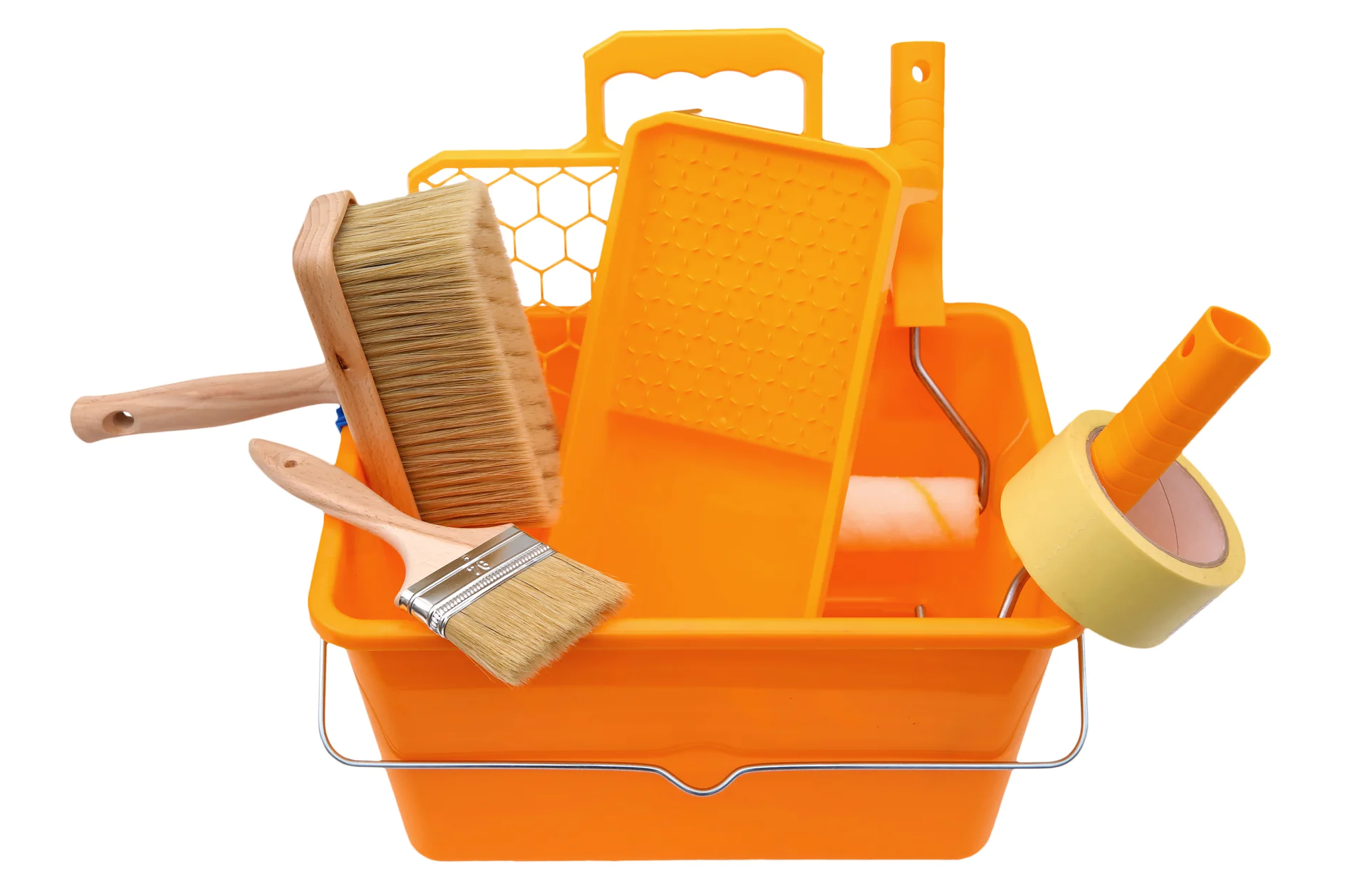 Ein orangefarbenes Malset mit einem Tablett, Pinseln, einer Rolle und Tesa-Klebeband. Die Pinsel haben Holzgriffe und die Rolle hat eine orangefarbene Abdeckung. Die Artikel sind ordentlich in einem passenden orangefarbenen Kunststoffbehälter angeordnet. (This text has been generated by AI)