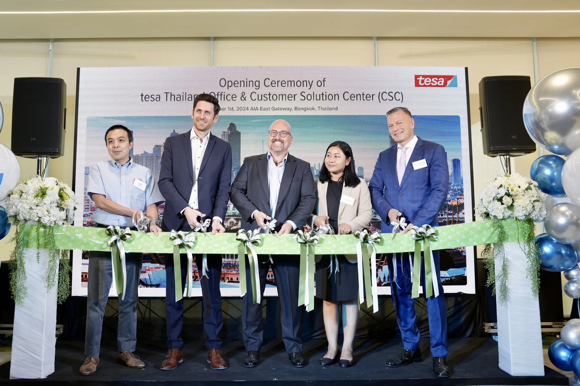 Traditionelle „Ribbon Cut Ceremony“ zur Eröffnung der neuen Flächen in Bangkok, Thailand. Traditionelle „Ribbon Cut Ceremony“ zur Eröffnung der neuen Flächen in Bangkok, Thailand.