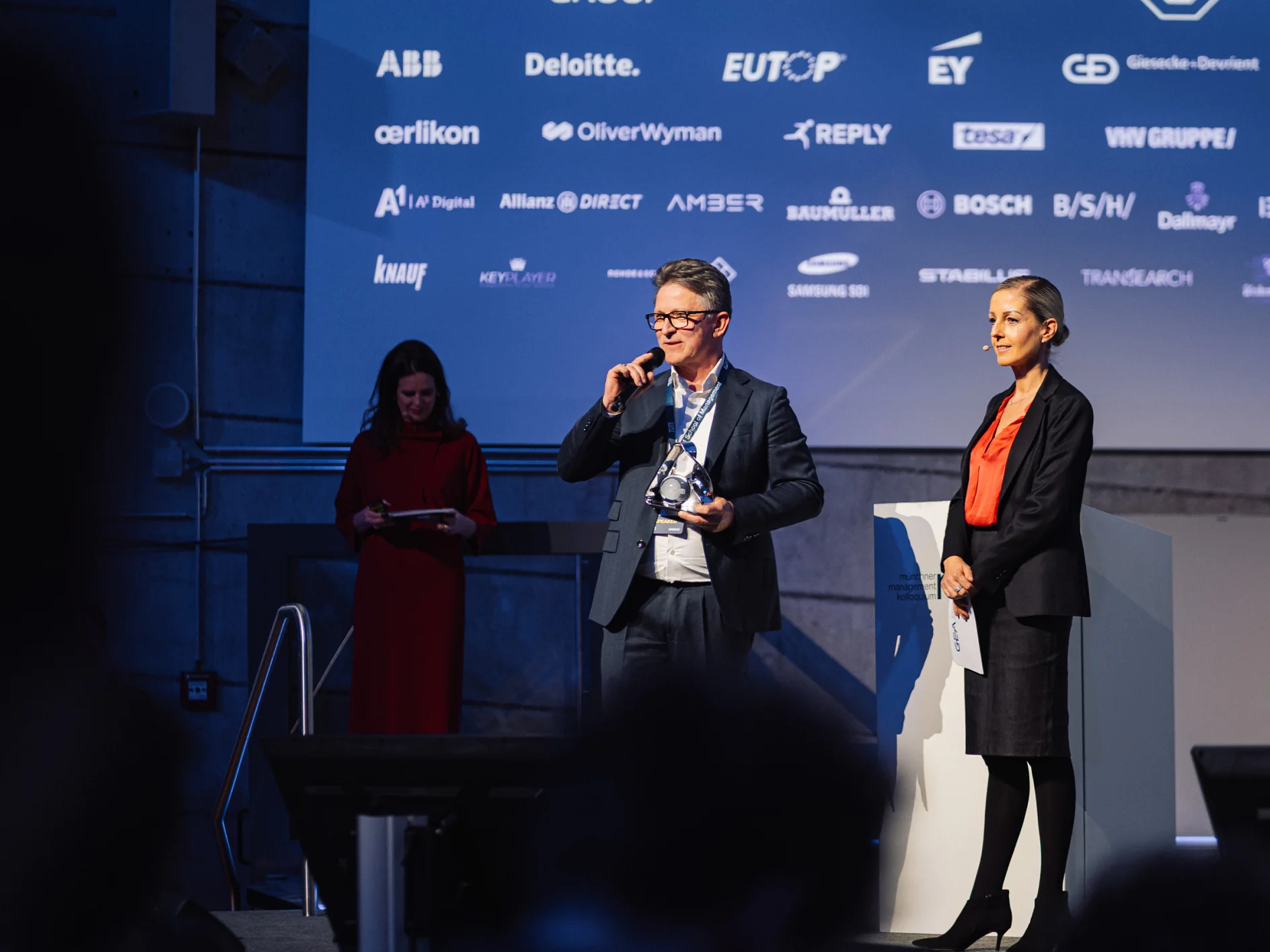 CEO Dr. Norman Goldberg accepts the MMK Award of Excellence in the "Sustainable Engineering" category for tesa's "Debonding on Demand" technology.