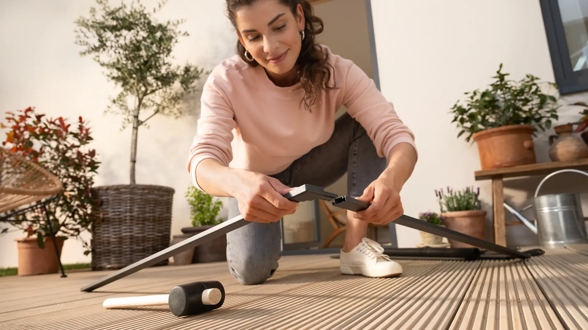 tesa_55192_55197_16x9_model_ap_002