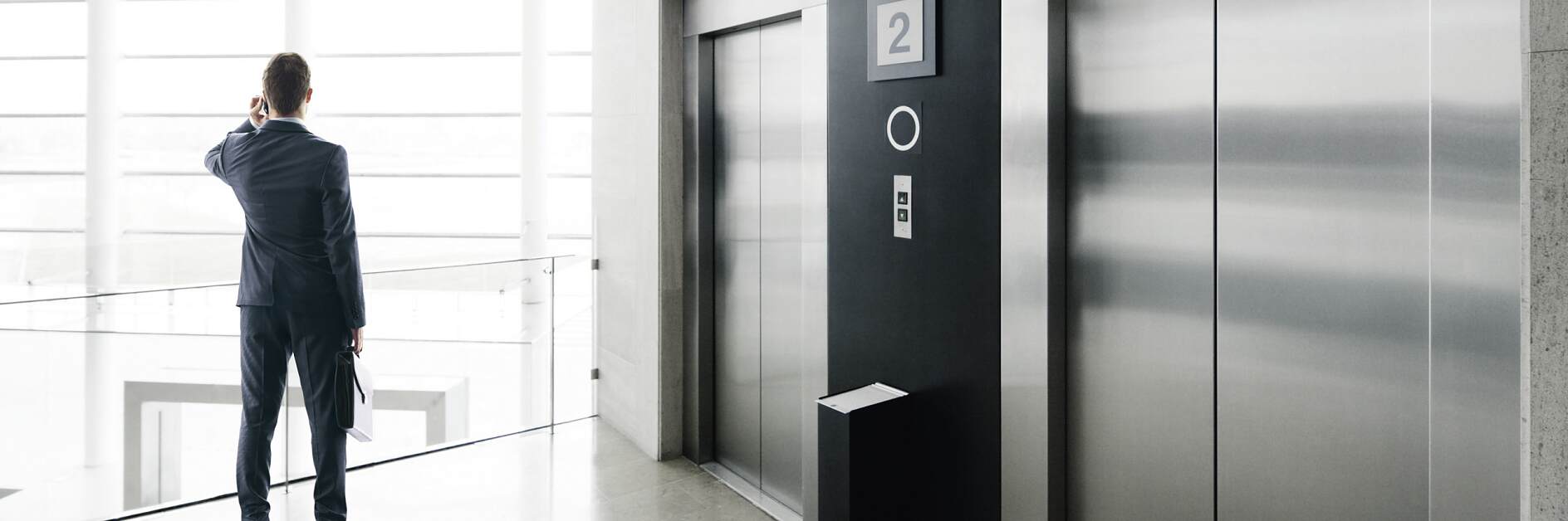Λύσεις της tesa για τη βιομηχανία ανελκυστήρων: