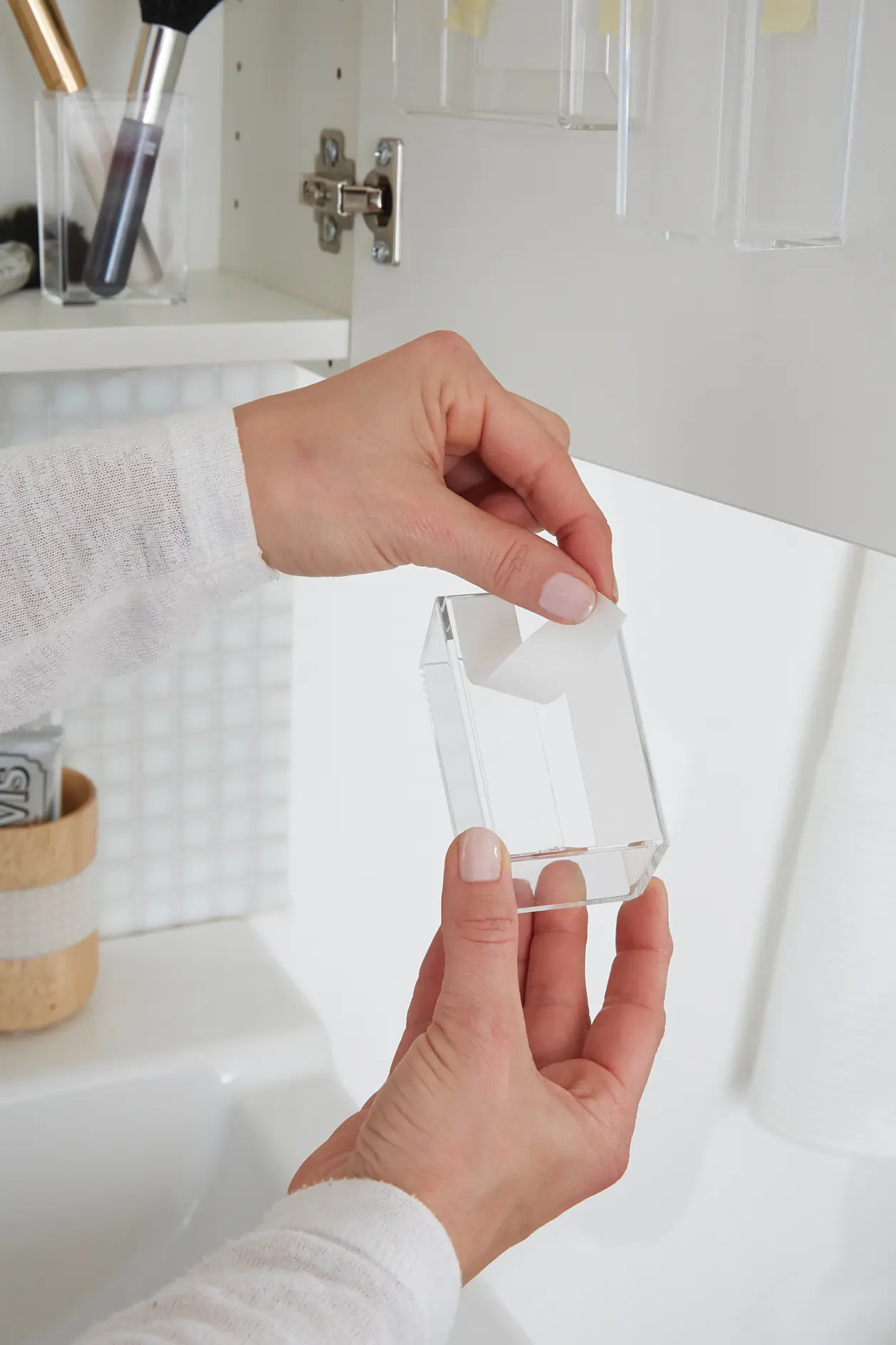 DIY Έξυπνη Αποθήκευση Καλλυντικών / Βήμα 6ο: Αφαιρέστε τις προστατευτικές μεμβράνες