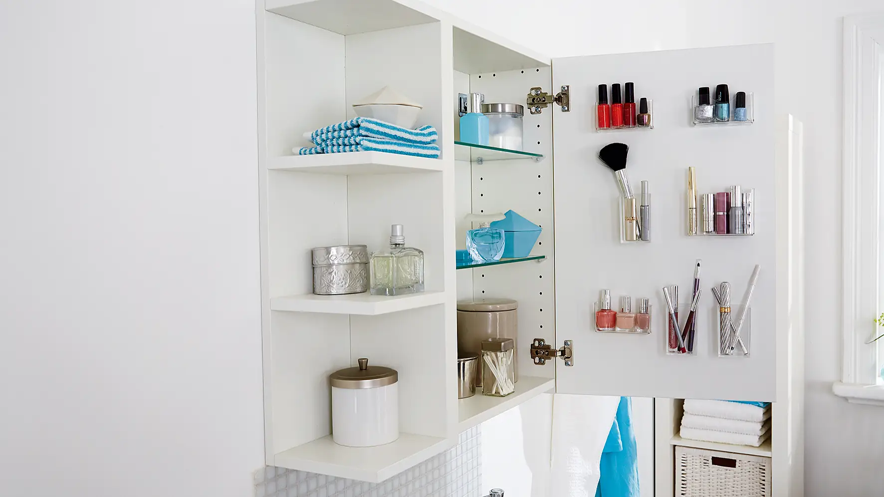 Are your lipstick, nail polish and other cosmetics getting lost on your shelves? If so, keep them in clear acrylic glass containers, attached almost invisibly to the inside of your glass or mirrored cupboard door, using tesa Powerbond® TRANSPARENT.