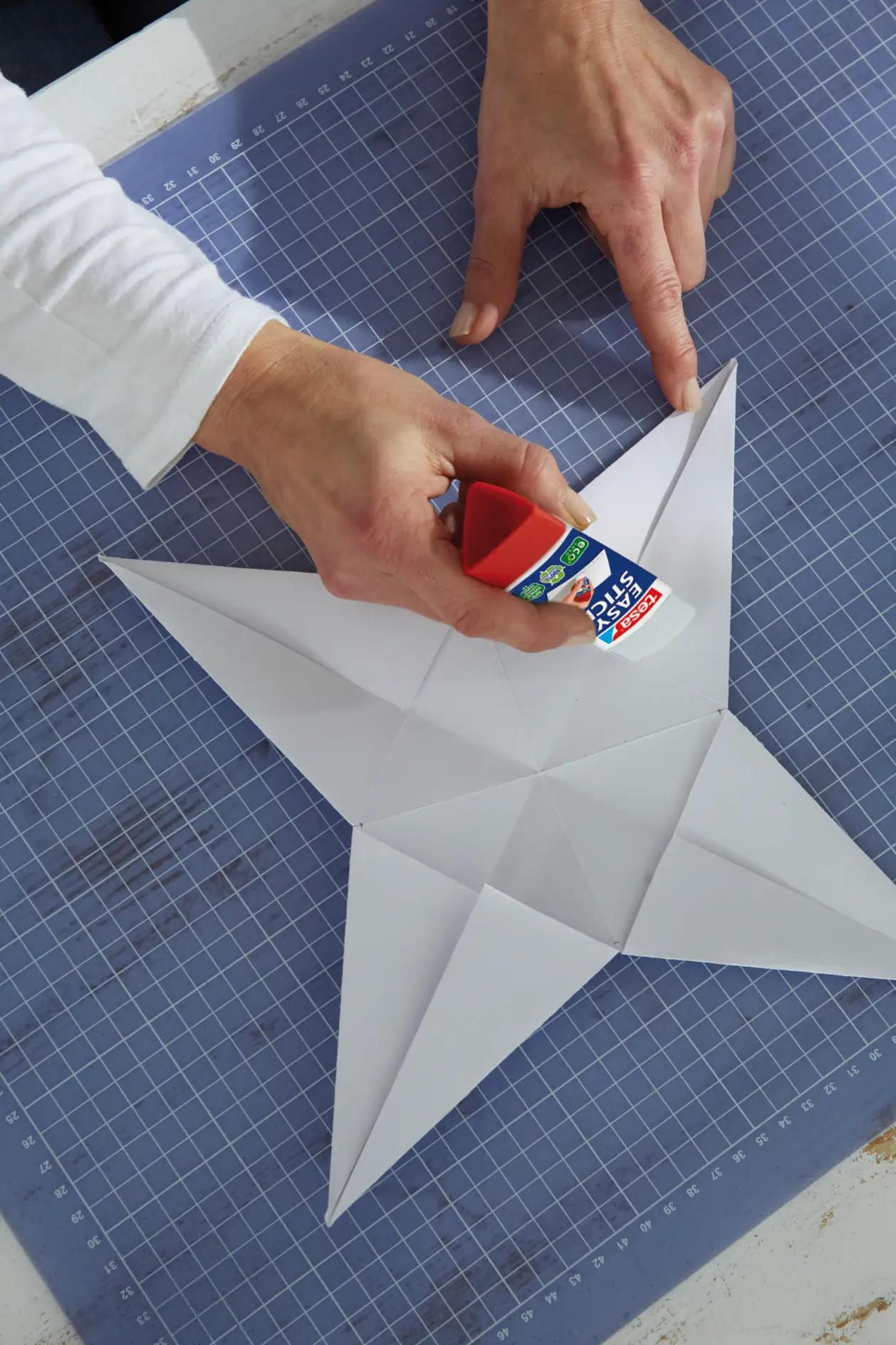 DIY Χάρτινα Αστέρια / Βήμα 8ο: Εφαρμόστε στα τρίγωνα