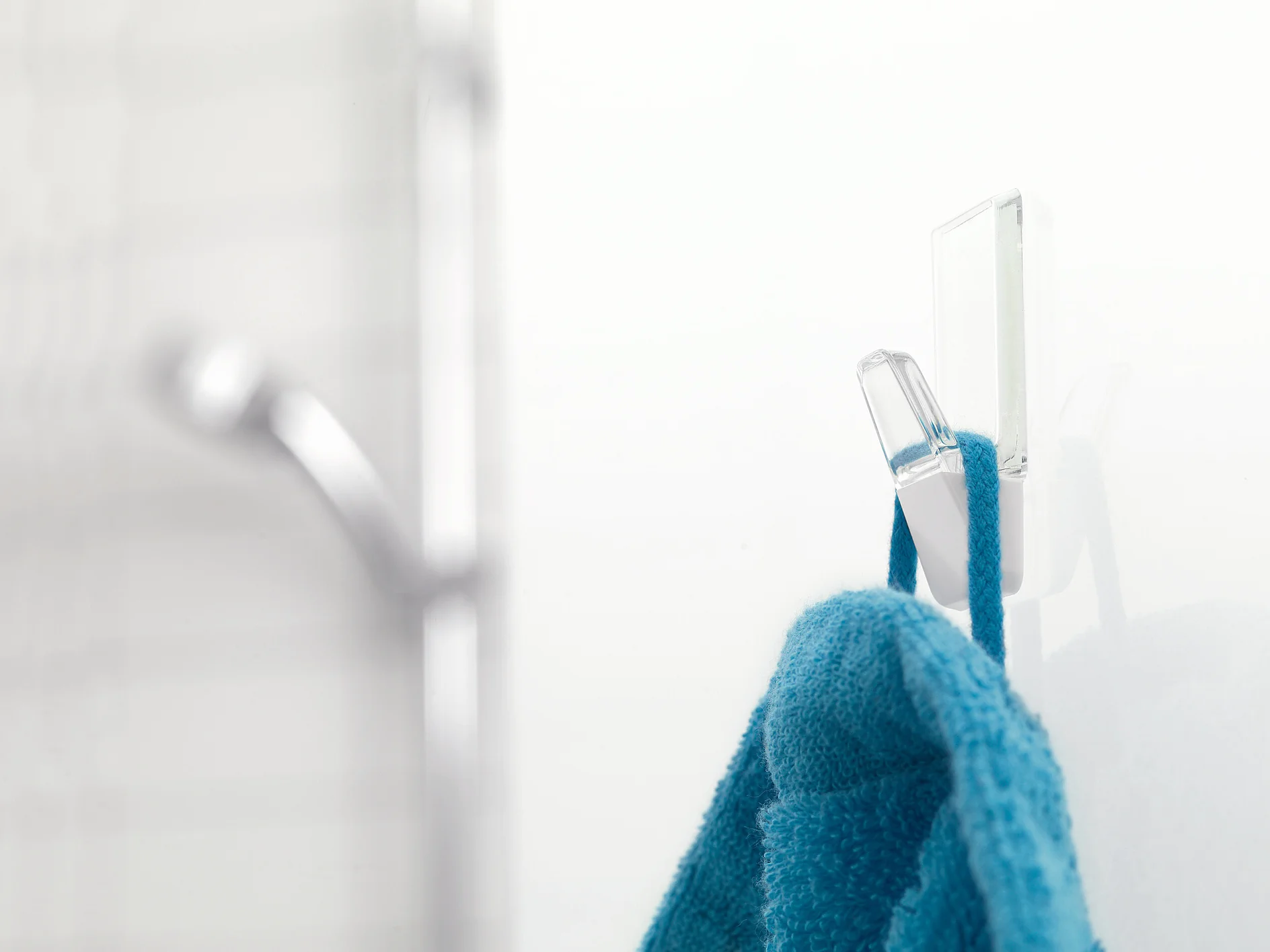 powerstrips-hooks-transparent-chrom_mood_001