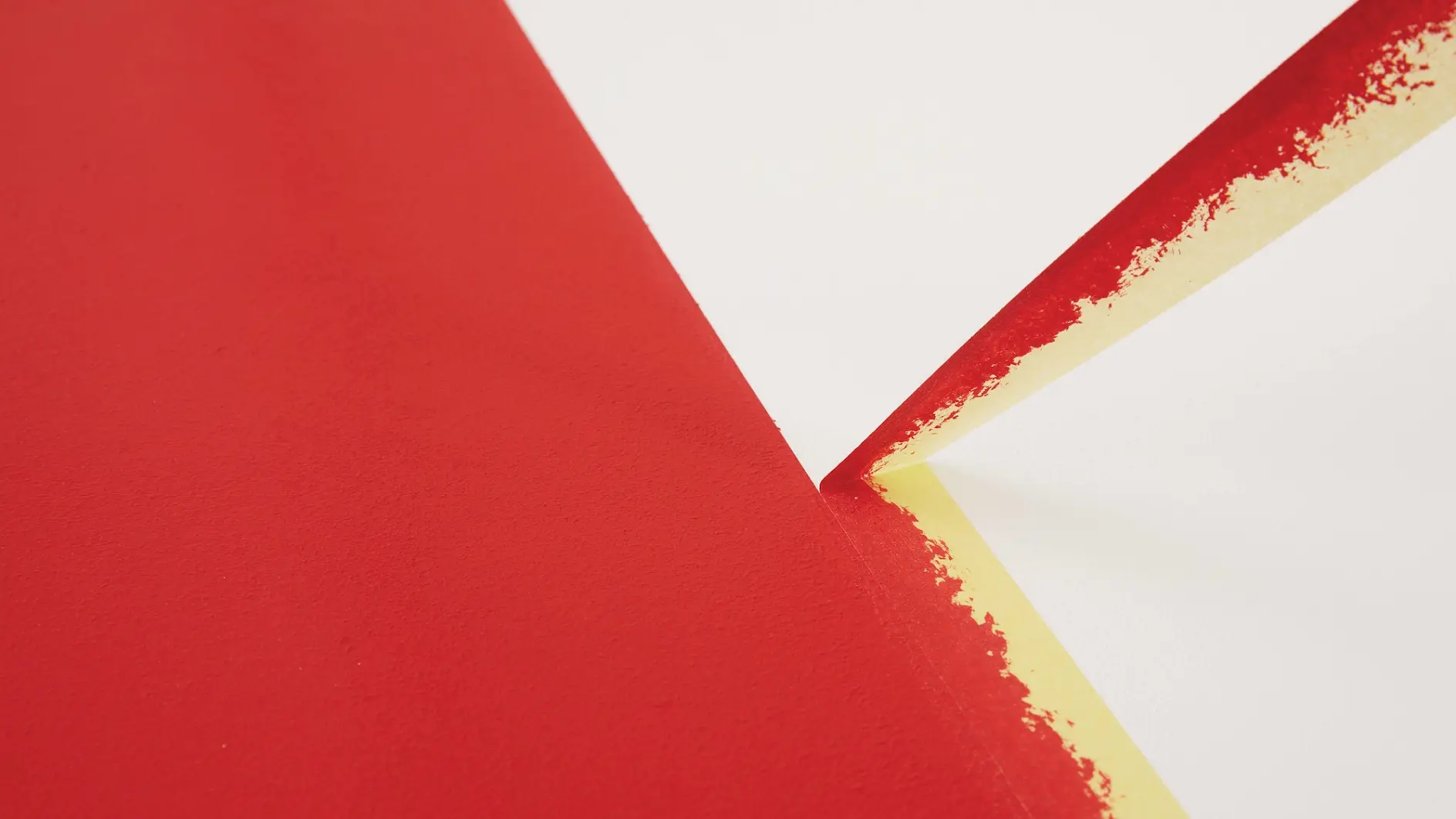 tesa-4334-high-grade-paint-tape-for-precise-flat-paint-edges-step4of5-ap