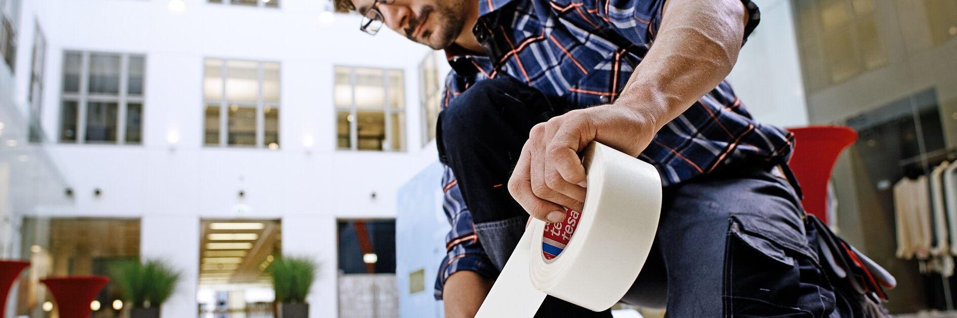 Professionally fastening a carpet