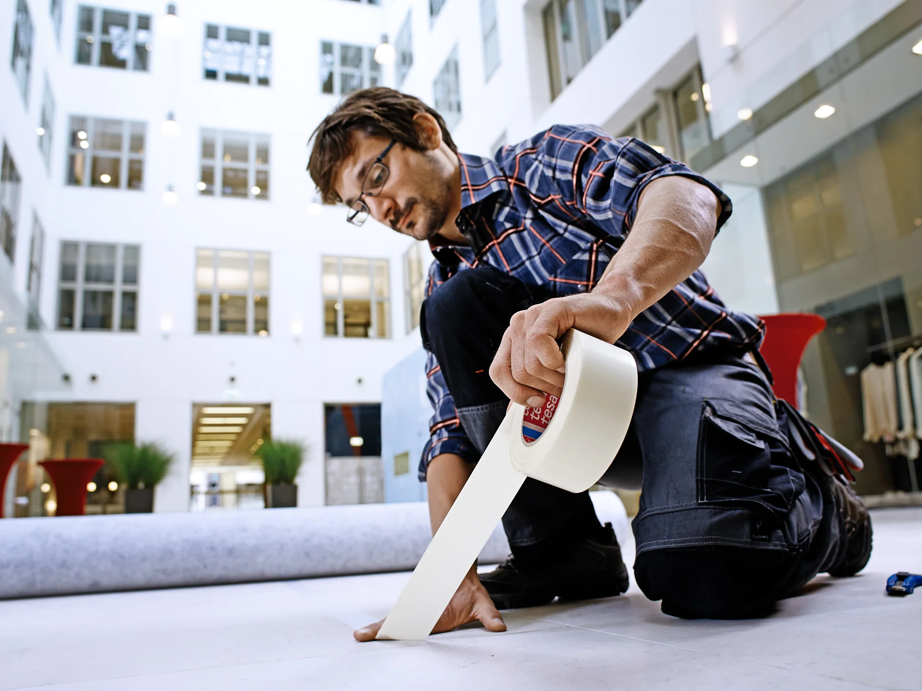 Professionally fastening a carpet