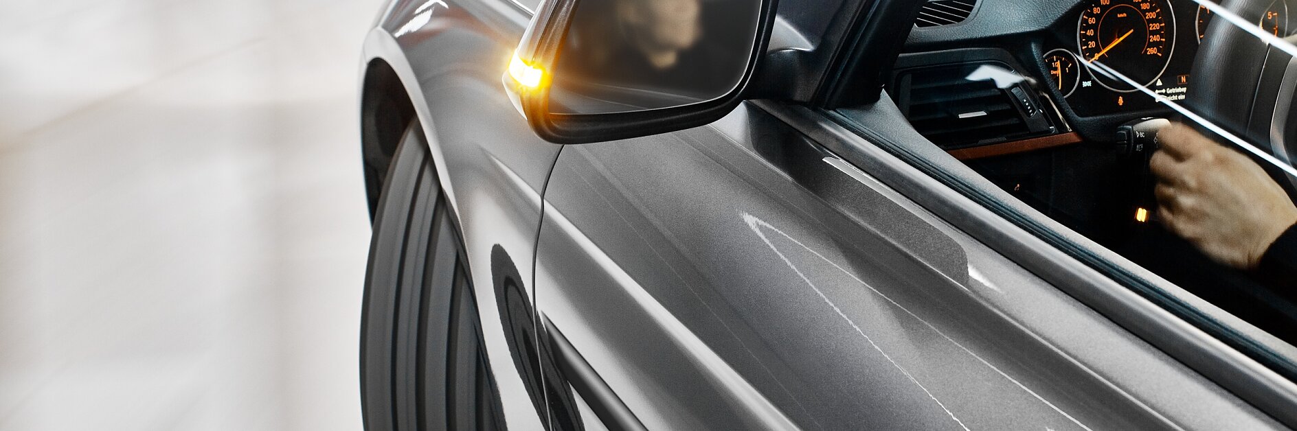 tesa® Automotive: Mirror Assembling