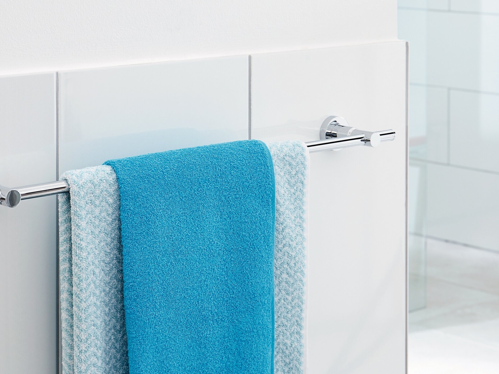 Self adhesive 2025 towel rail bunnings
