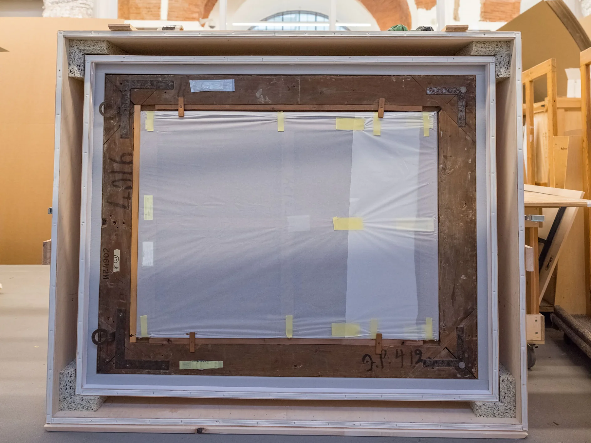 Verpacken von Kunstwerken aus der Ermitage in St. Petersburg in Russland durch die Firma Khepri. Verpacken von Kunstwerken aus der Ermitage in St. Petersburg in Russland durch die Firma Khepri.
