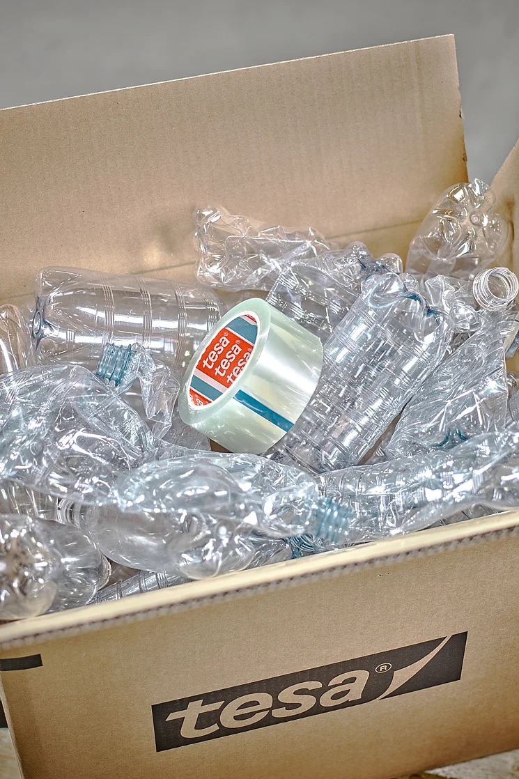 tesa-60412-recycled-pet-packaging-tape-mood-2-72dpi