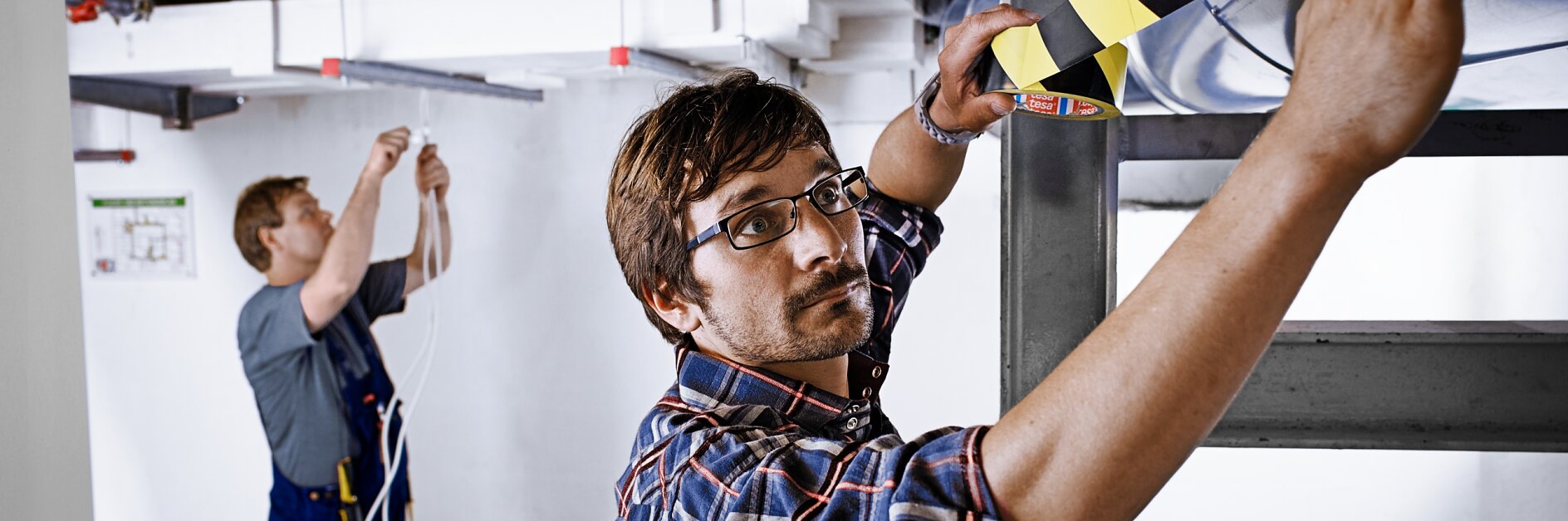 Professional, hand tearable and robust – our marking and warning tapes with high adhesive strength.