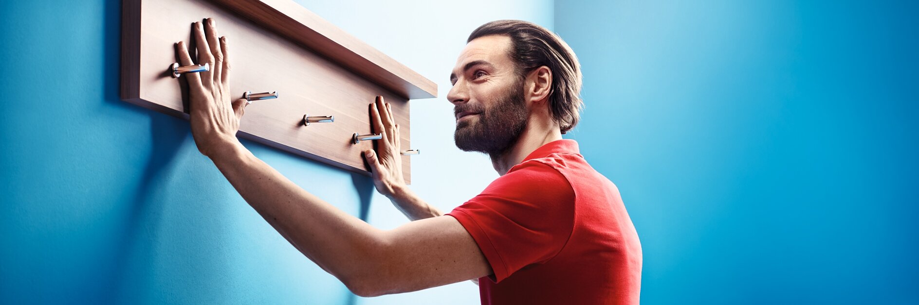 Double-sided, powerfully adhesive mounting tapes for the secure mounting of objects (e.g. mirrors or coat racks)