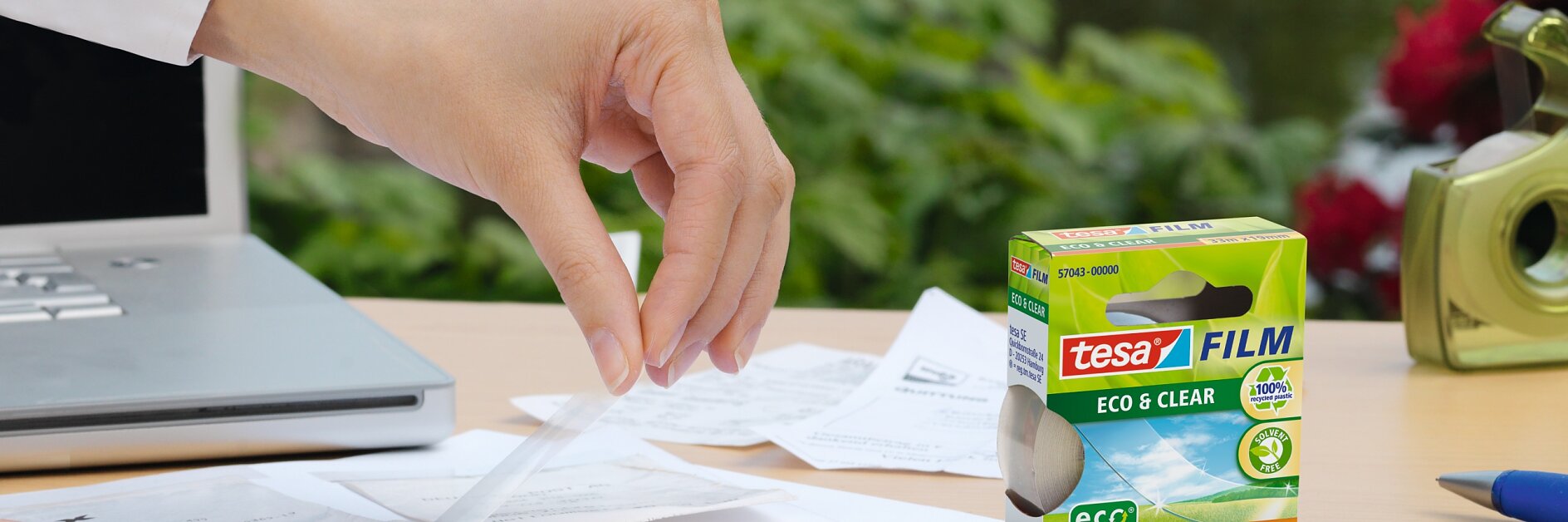 Verification test passed, signed and sealed: As the first manufacturer of adhesives tapes, tesa was awarded with the DIN CERTCO certification seal "DIN-certified recycled content" for the products tesafilm® eco & clear and tesapack® eco & strong.