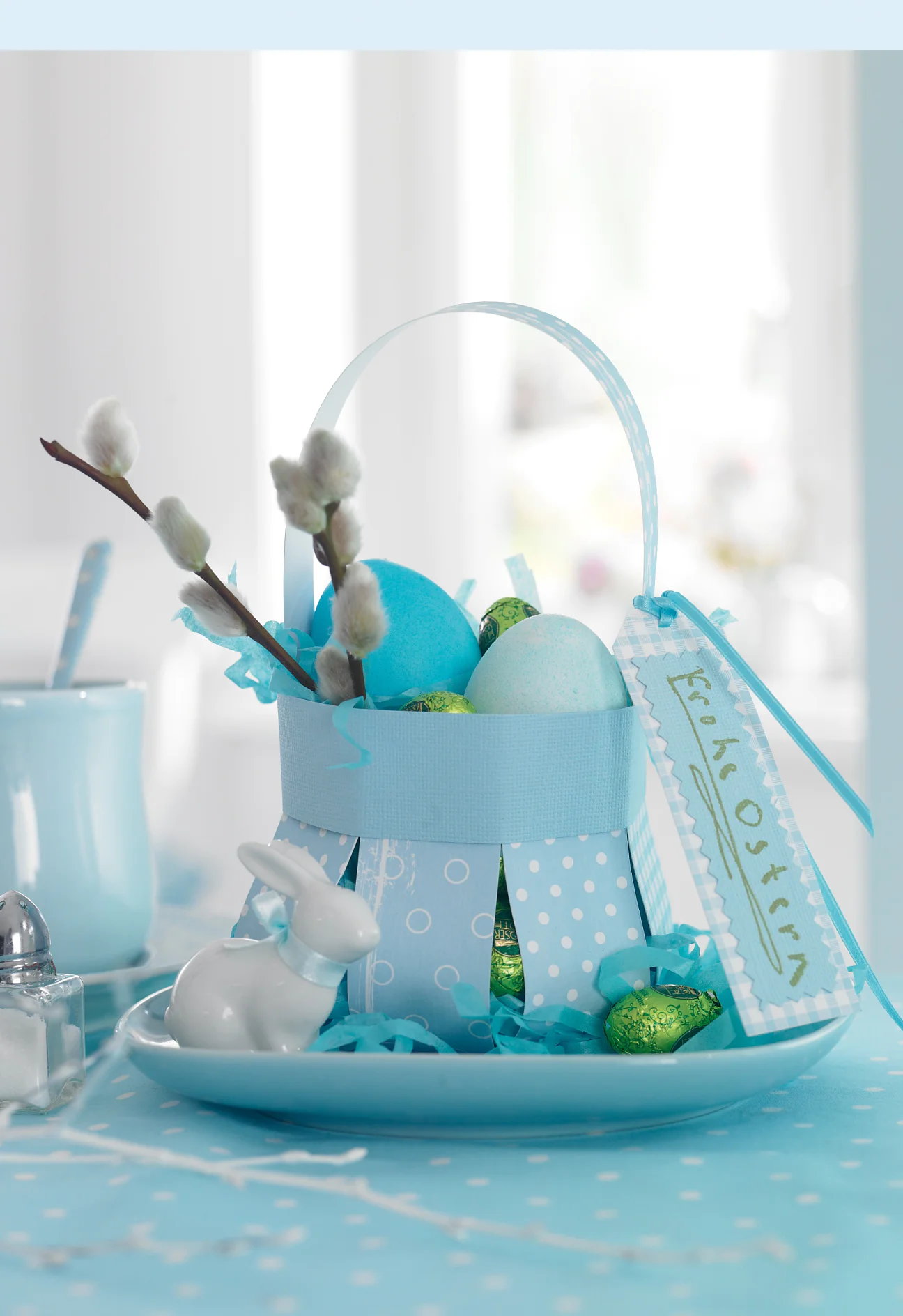 What a nice way to start the day: every guest has a little, lovingly filled basket waiting for them at their seat.