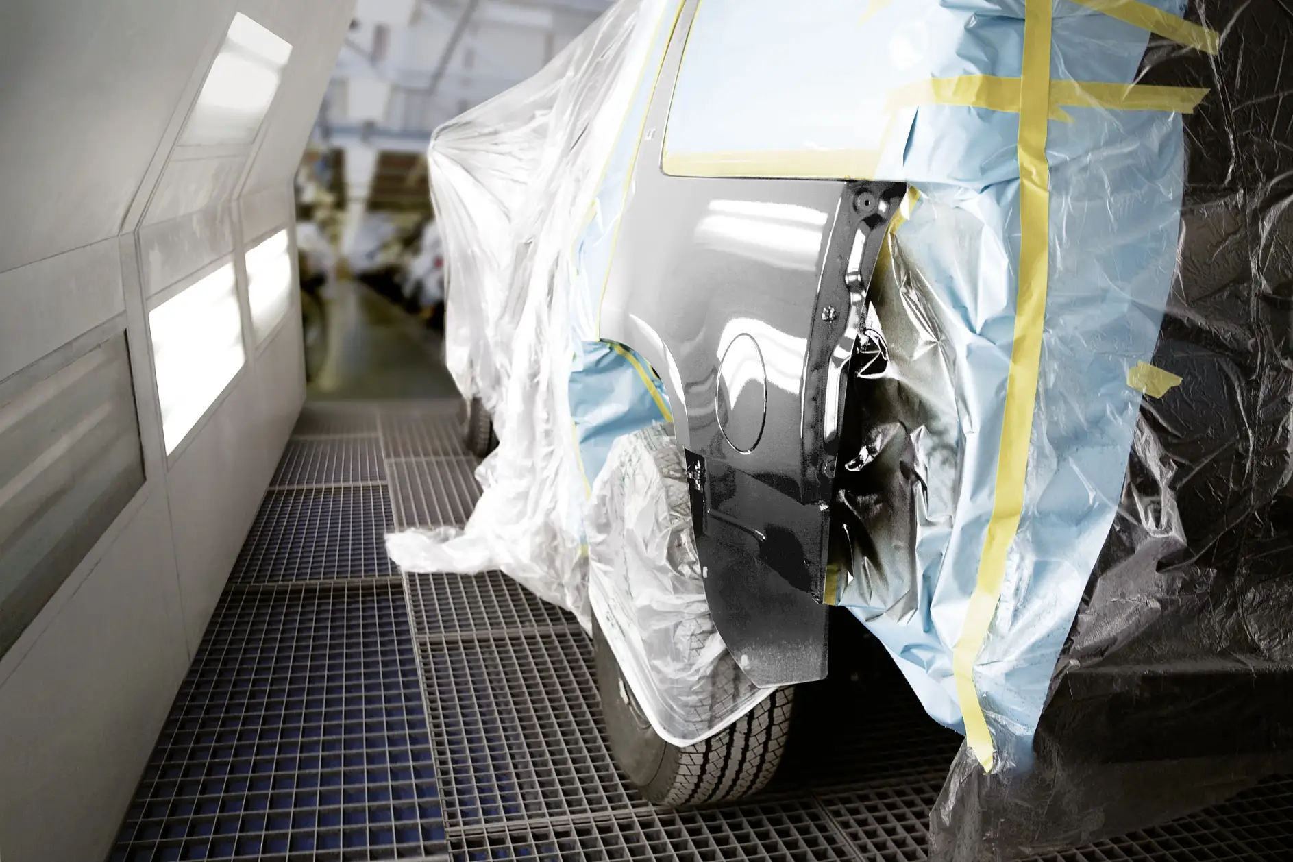 Our masking range and expertise helps car manufacturers to master the challenges and keep each step as lean as possible. This includes ensuring reliable adhesion; avoiding overspray on e-solvent and water-based coatings even at high temperatures in the oven; and guaranteeing simple and residue-free tape removal to prevent extra work