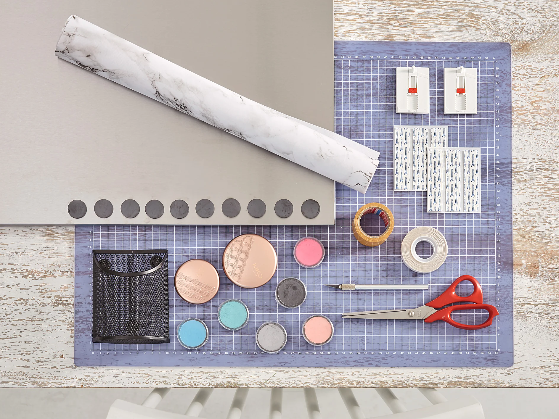 Materials needed for a magnetic make-up board Overview of materials needed for a magnetic make-up board