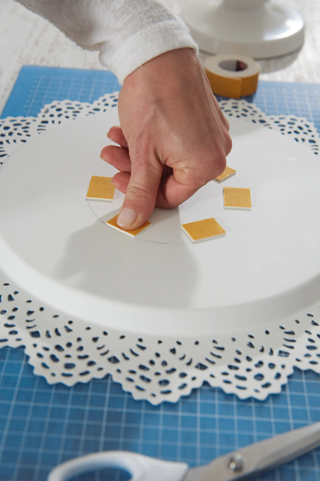 DIY Cake stand / Step 6: Apply