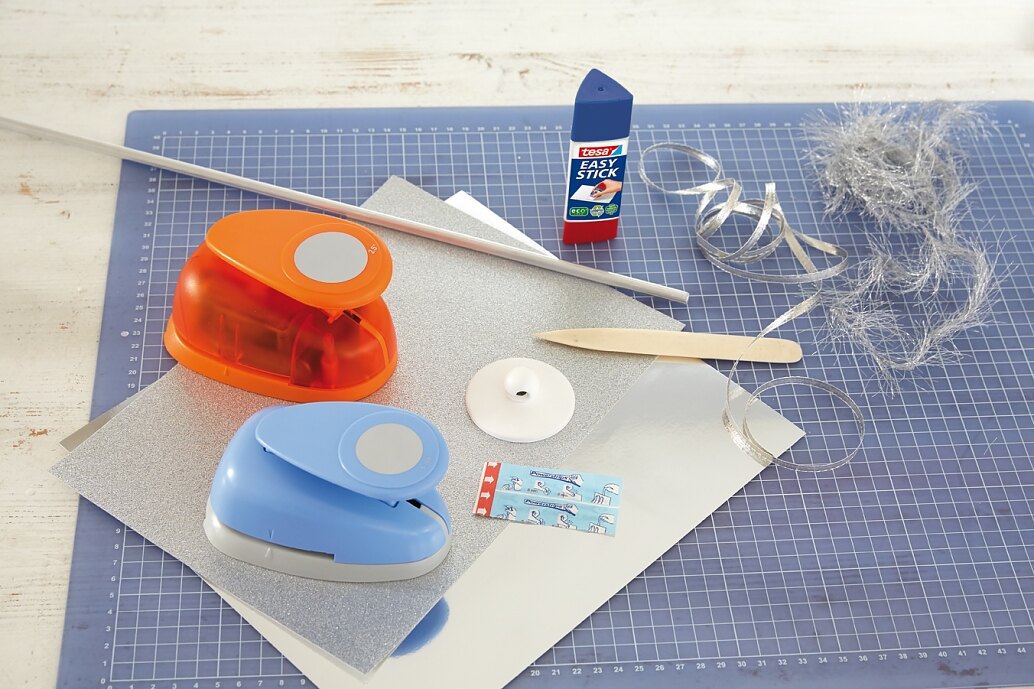 DIY Glitter Garland Material Overview Overview of materials.