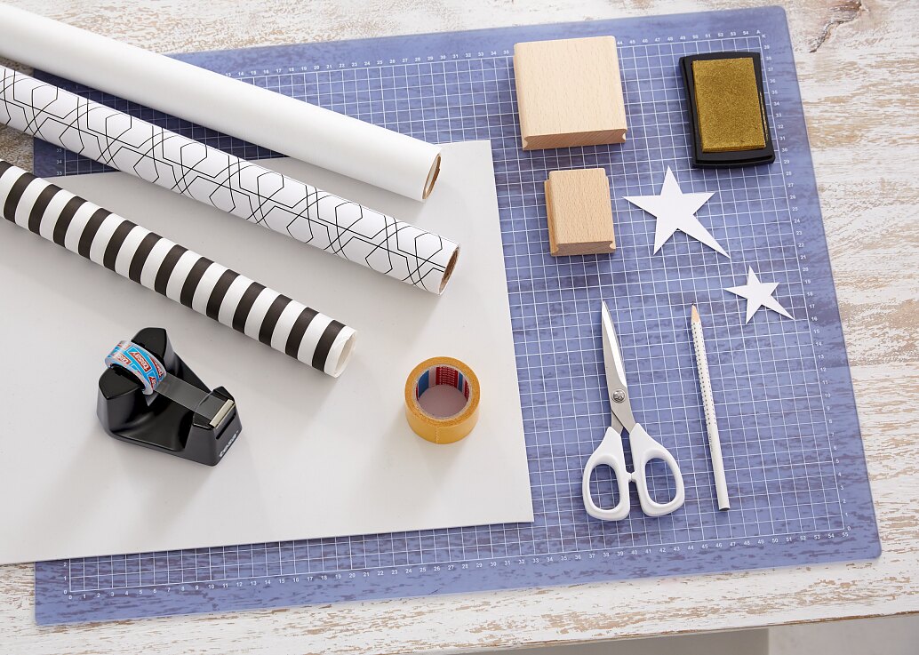 Materials needed for gift wrapping with golden stamps Overview of materials needed for gift wrapping with golden stamps