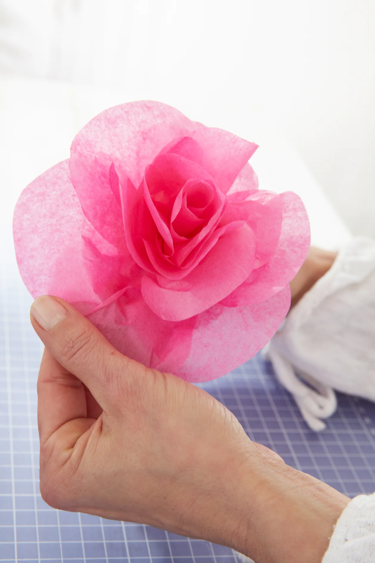 DIY Tissue Paper Rose / Step 11: Apply tape