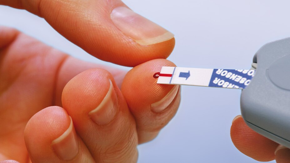 diagnostic strips tesa is developing innovative solutions for diagnostic strips to test blood sugar levels in people with diabetics. The new special adhesive tapes do not only make the measuring process more precise while also ensuring greater ease of handling for patients. They also optimise the production process for the manufacturer of the strips at the same time.